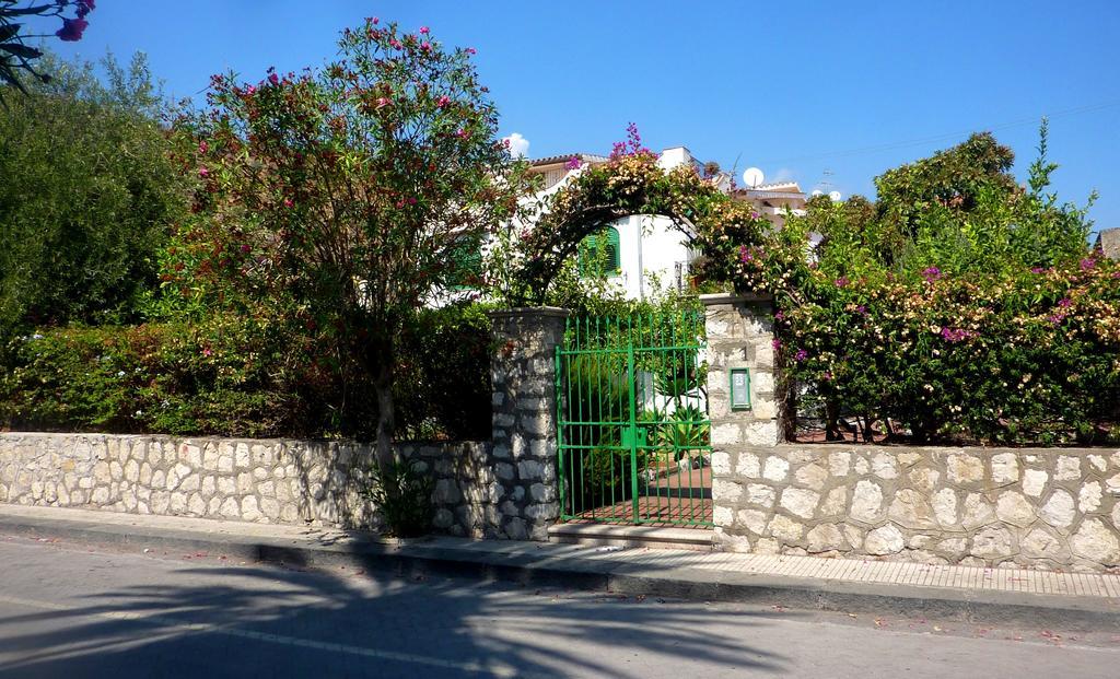Seafront Apartments Garden House Ταορμίνα Δωμάτιο φωτογραφία