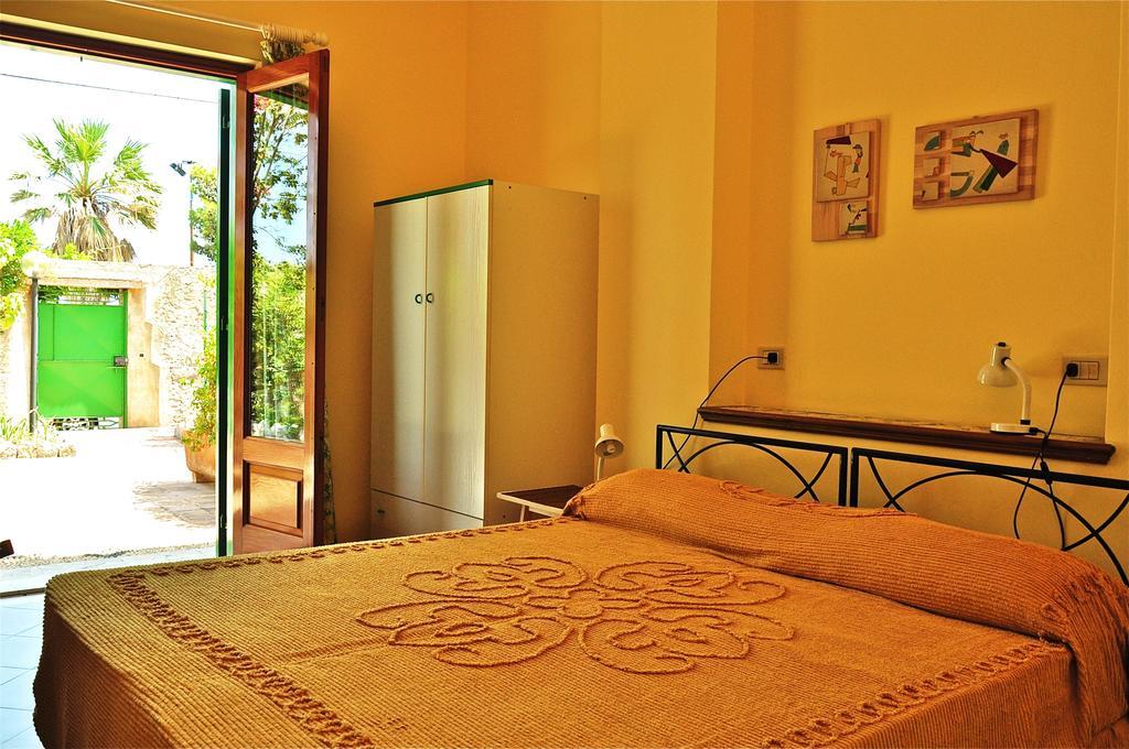 Seafront Apartments Garden House Ταορμίνα Δωμάτιο φωτογραφία